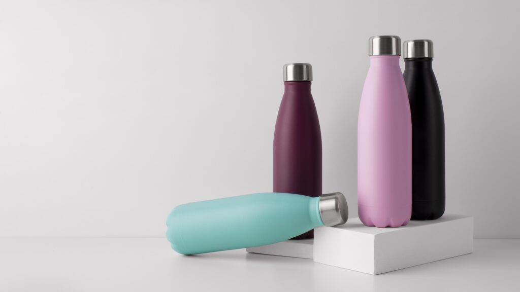 Simple Modern Water Bottle - A sleek and modern hydration solution for an active lifestyle, featuring minimalist design and eco-friendly materials.
